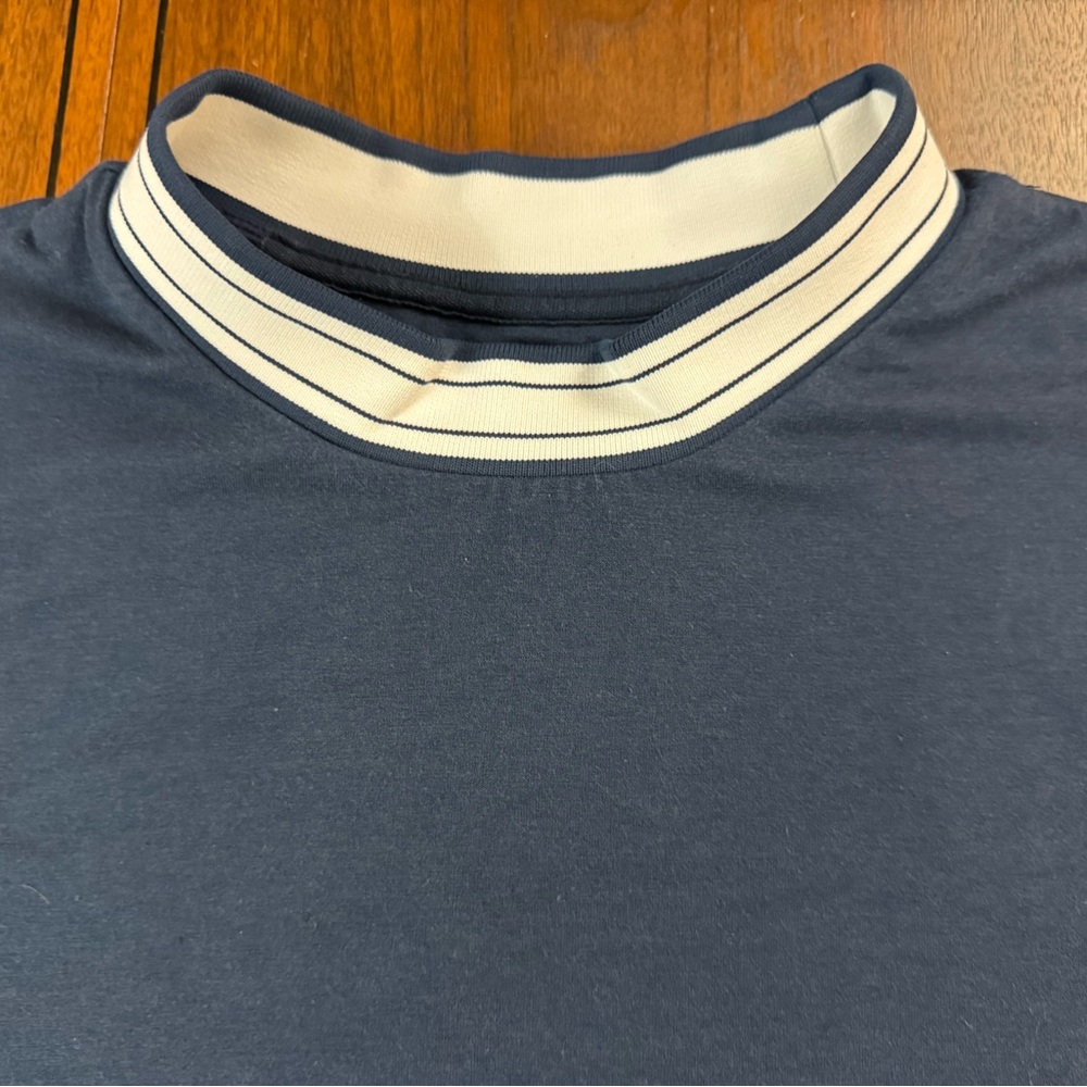 Johnnie O contrast collar T shirt size XL